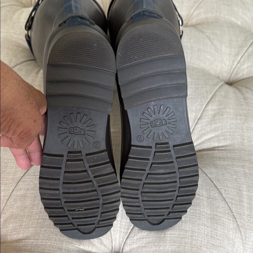 UGG Women's Black and Navy Lace-Up Boots - Picture 13 of 15